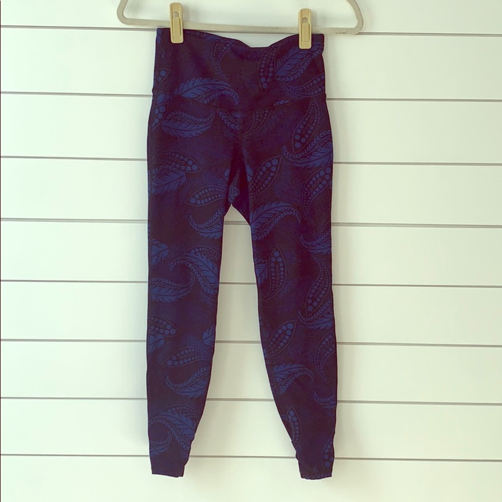 High waisted old navy feather boho workout